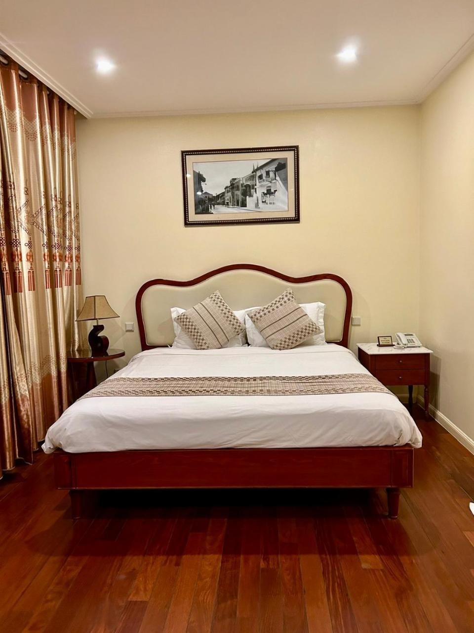 Khach San Sa Chi - Mong Cai Hotel ภายนอก รูปภาพ